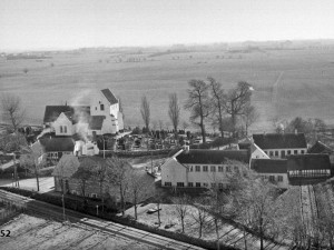 Paarup-Kirke-og-skole-1952